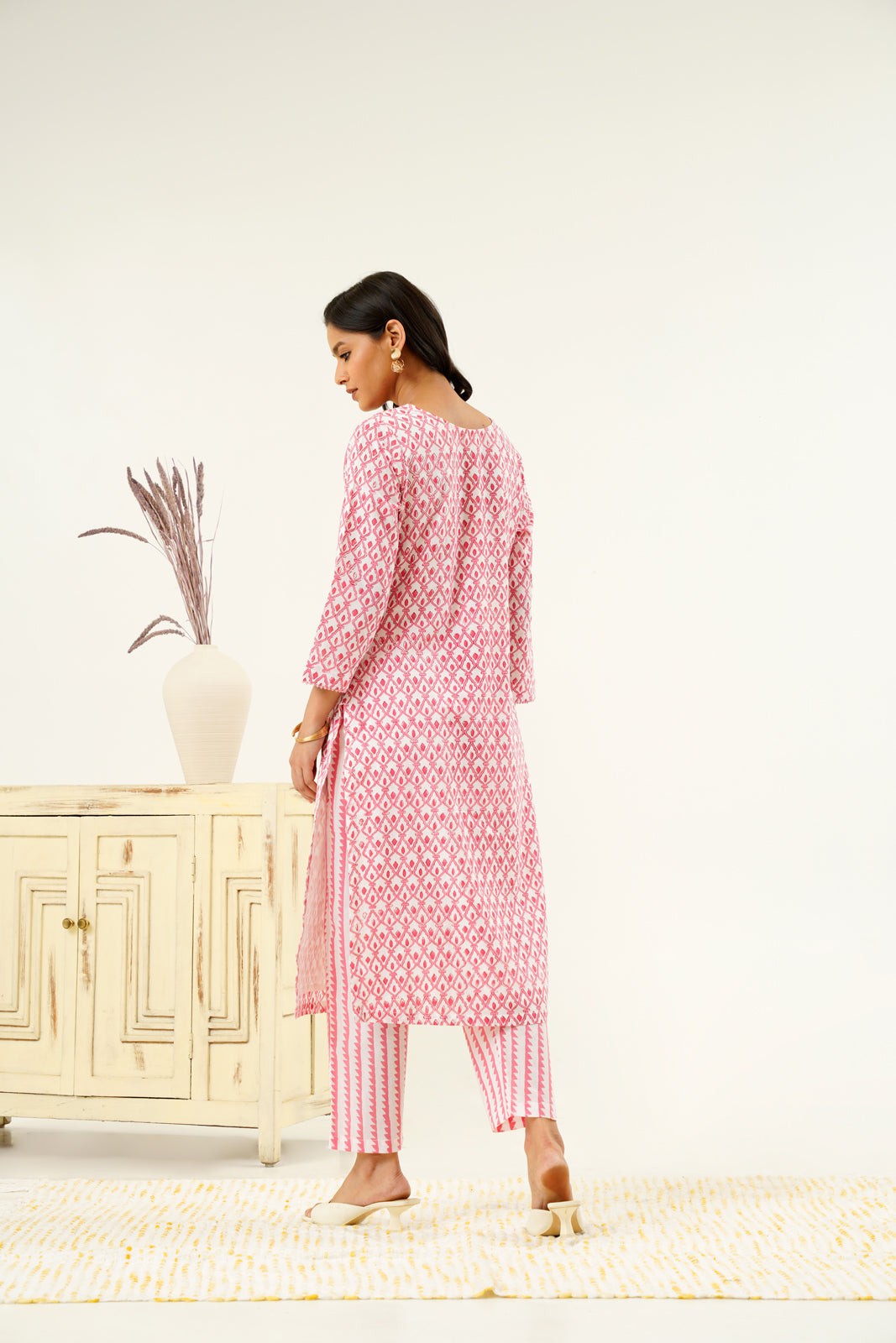 Anagha Round Neck Hand Print Kurta Set