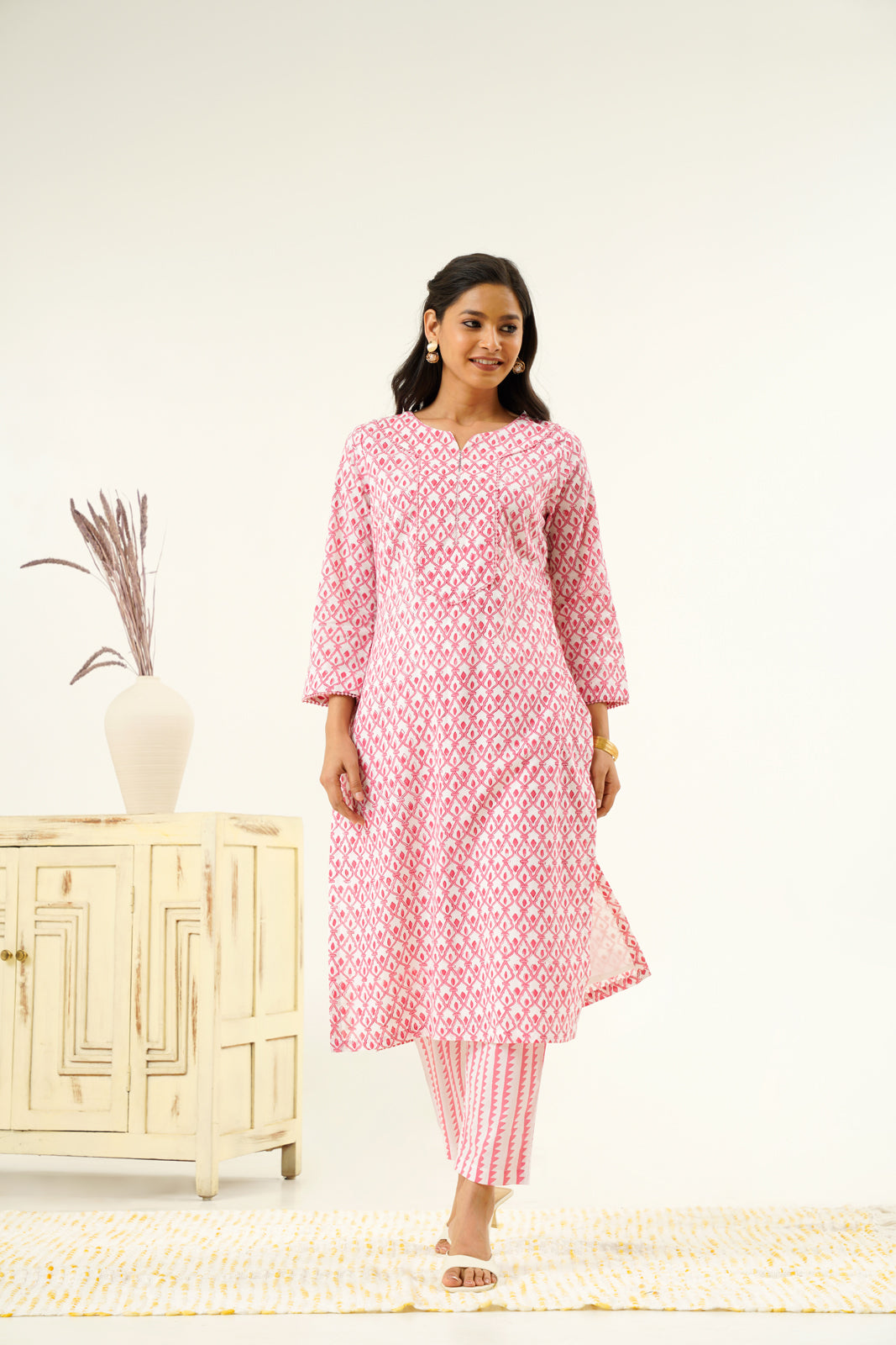Anagha Round Neck Hand Print Cotton Kurta Set